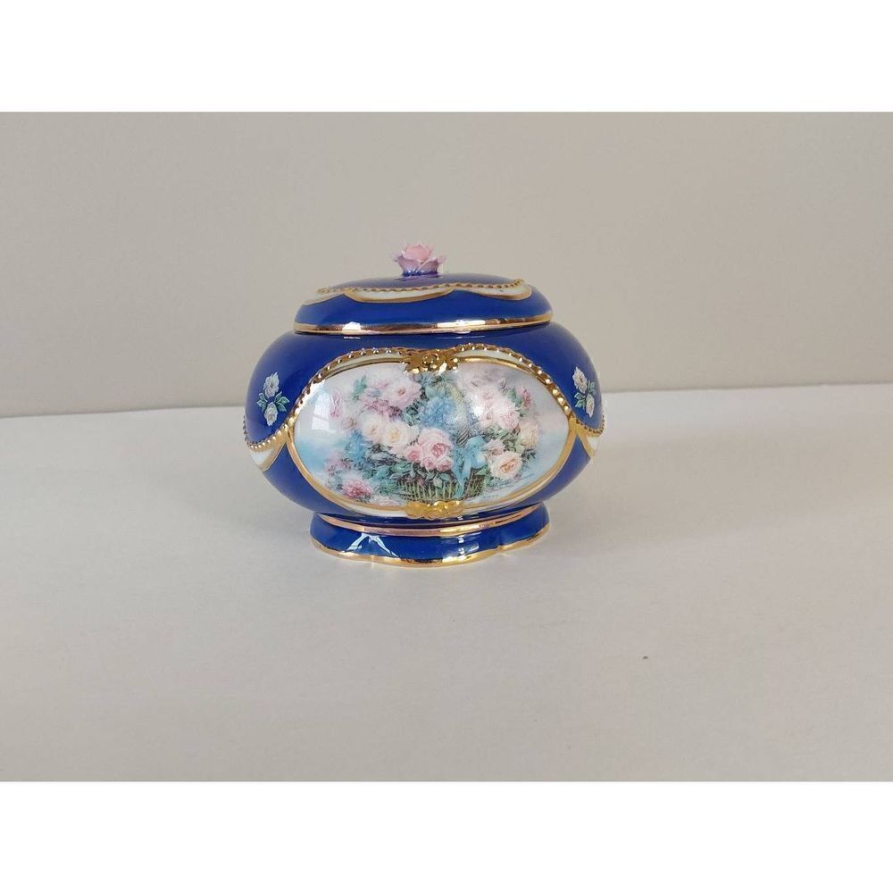 Lena Liu's Basket Bouquets 1999 Music Box Roses - Picture 2 of 9